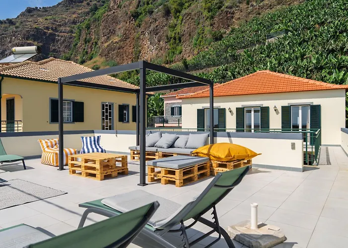 Maria Madalena Villa *