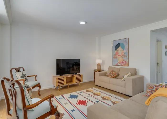 Maria Madalena Villa *